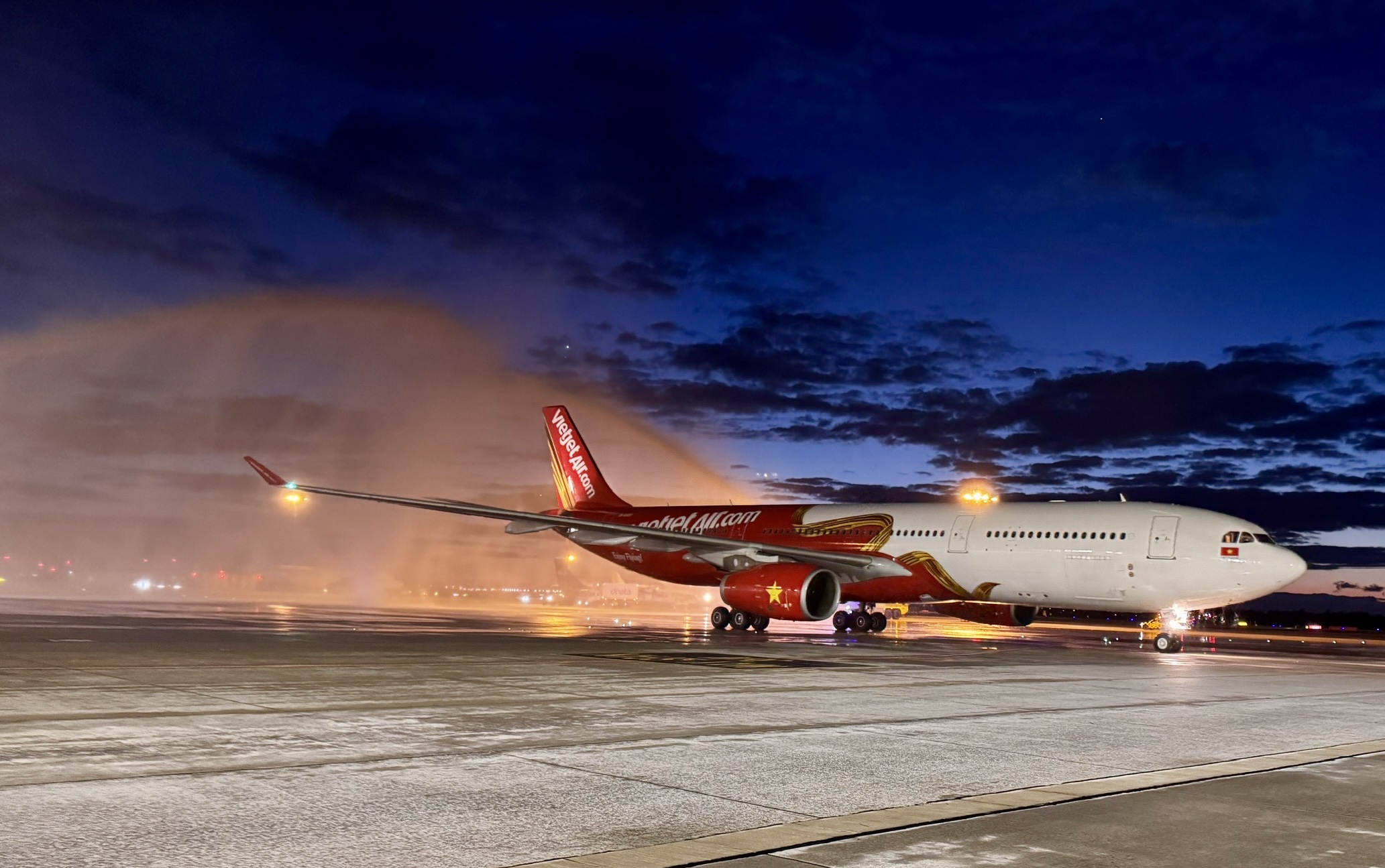 Vietjet khai trương loạt đường bay Hà Nội – Almaty, Hà Nội – Praha và Almaty – Praha