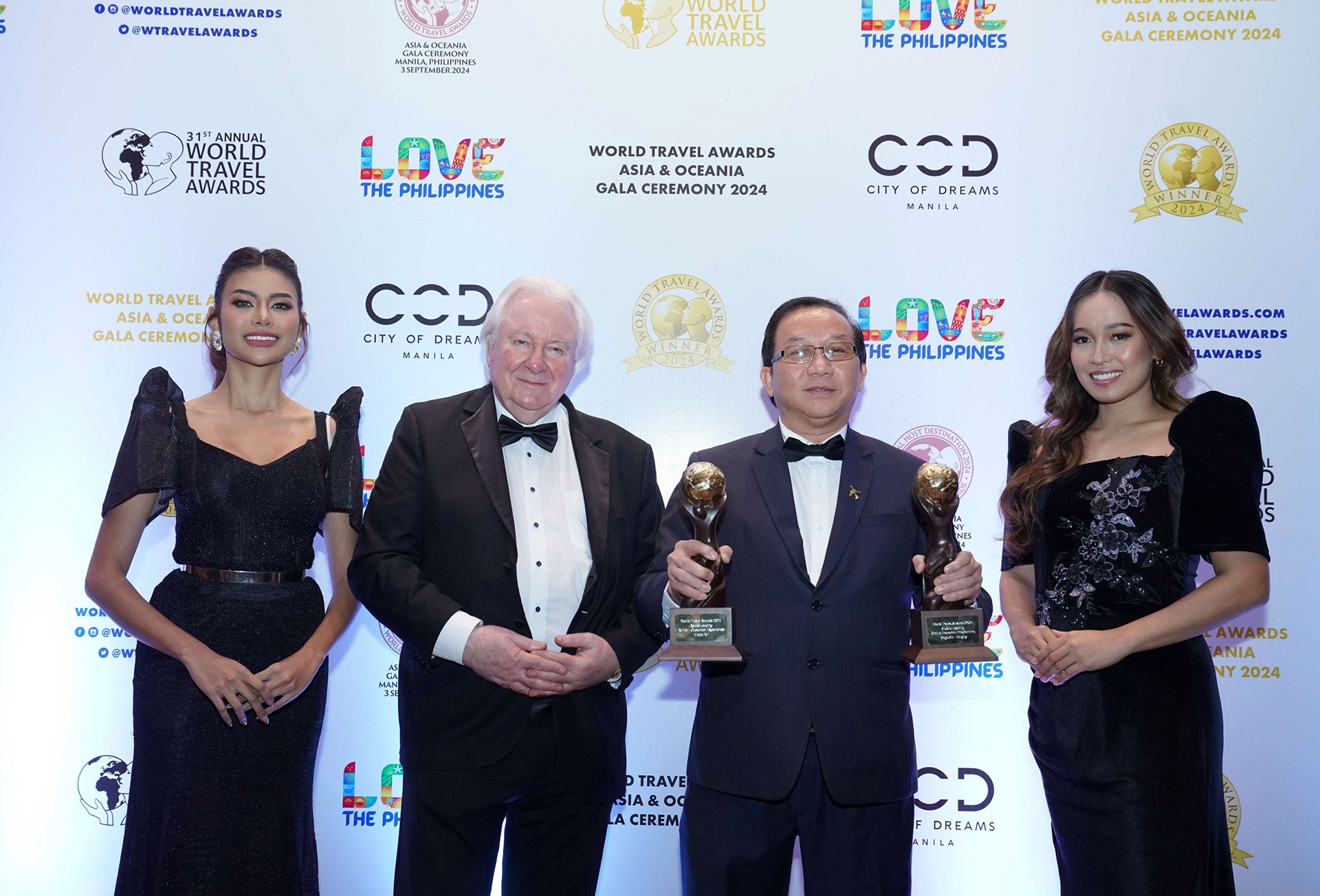 World Travel Awards tiếp tục vinh danh Vietjet với bộ đôi giải thưởng dịch vụ khách hàng