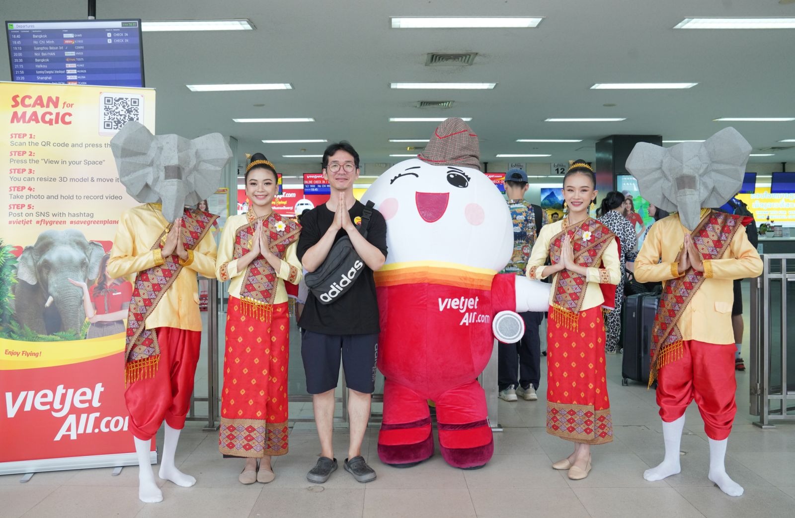 Ngày Quốc tế Voi siêu đáng nhớ trên tàu bay Vietjet đi Viêng Chăn