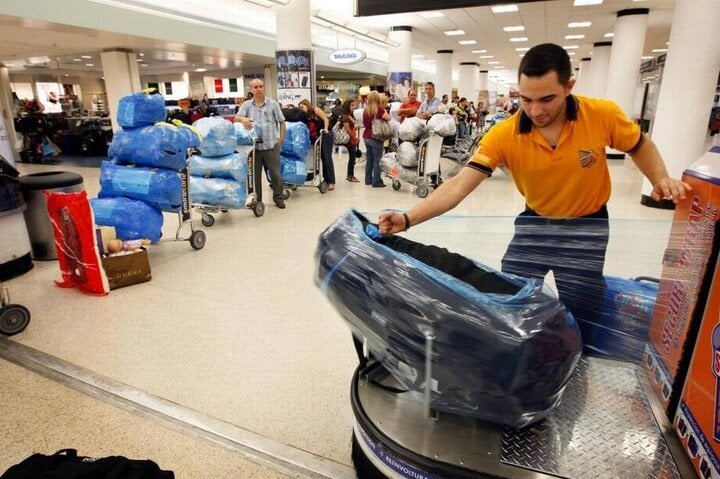 Có nên bọc hành lý ký gửi bằng nylon?