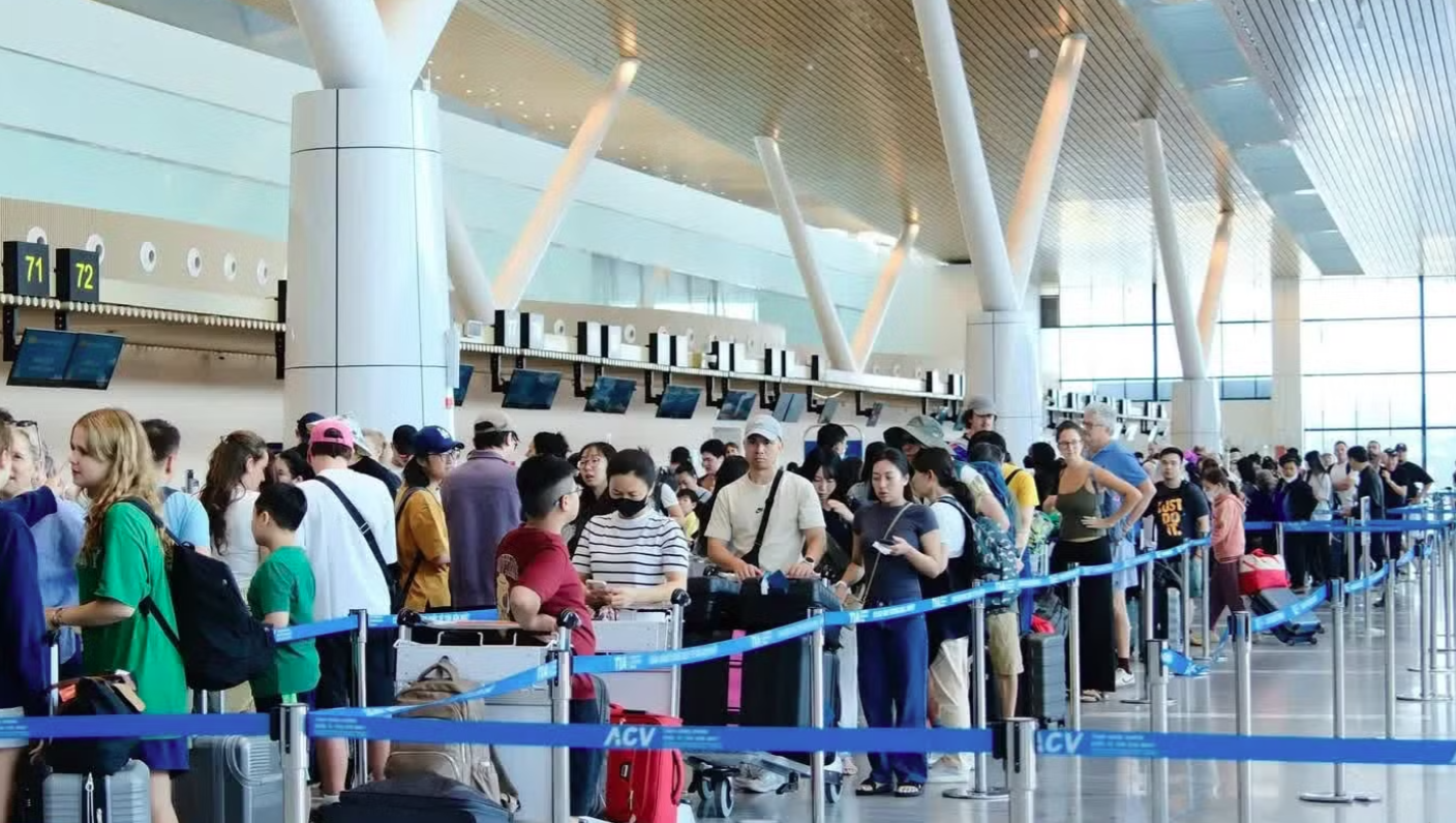 Dự báo hơn 9 triệu khách qua sân bay Tân Sơn Nhất mùa hè này